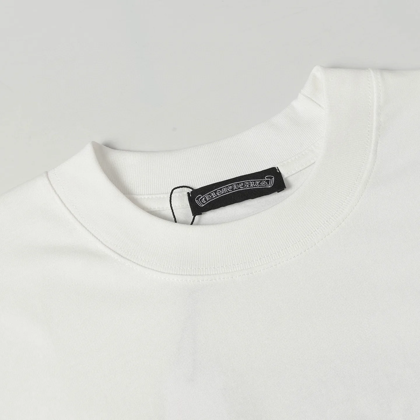 🅿️180 Chrome hearte/Chrome heart ch 25ss early spring new Sanskrit printed short-sleeved T-shirt. A must-have item for daily commuting for men and women in light luxury. The correct version is welcome to compare. Detailed features: ·280 grams of 100% pure cotton double yarn jersey fabric. ·Special thickened 32 pieces of double-strand 1x1 thread in the same vat. ·Double-needle cross-stitch technology. ·Original main mark washed hangtag. Color: black white. Size: XS-L